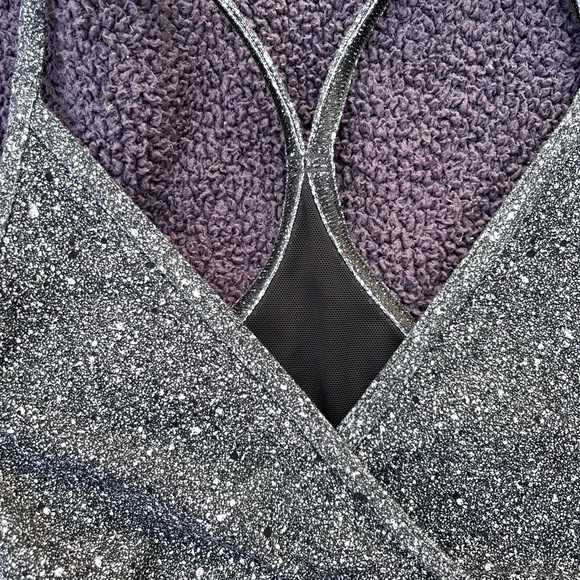 LULULEMON TANK 🤍🖤 - Picture 2 of 8